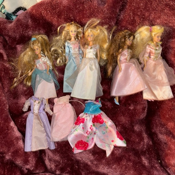 Vtg 2005 Mattel mini princess castle dolls and dresses - Picture 1 of 8